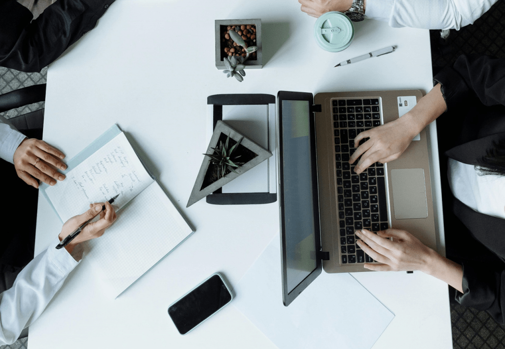 Lanzamiento y ejecución de los primeros meses del&nbsp;programa